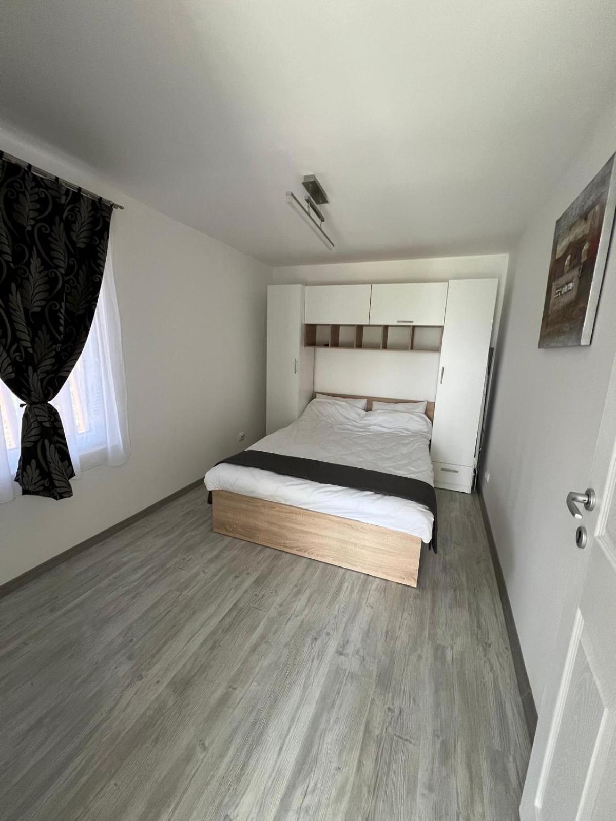 Luxus Cluj Airport Apartments Extérieur photo