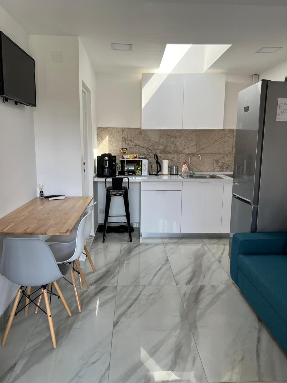 Luxus Cluj Airport Apartments Extérieur photo