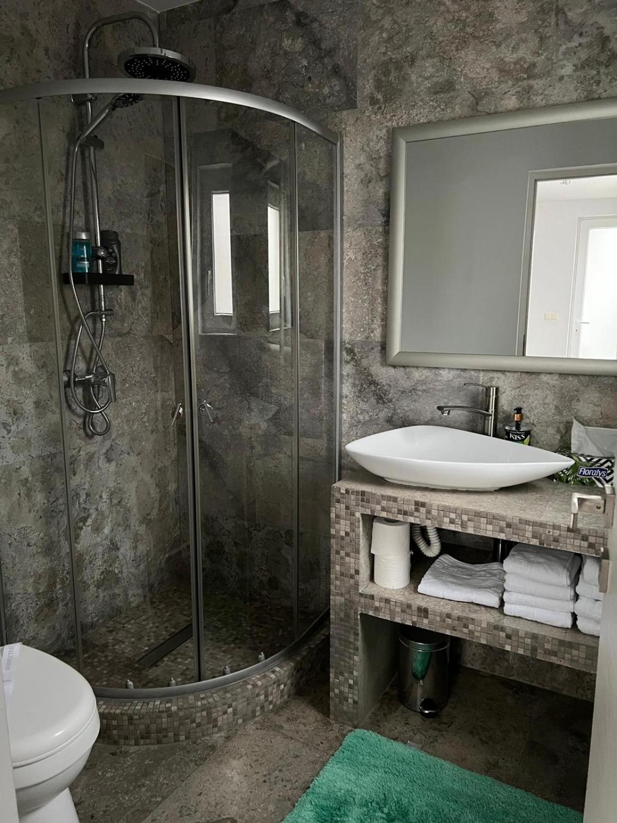 Luxus Cluj Airport Apartments Extérieur photo