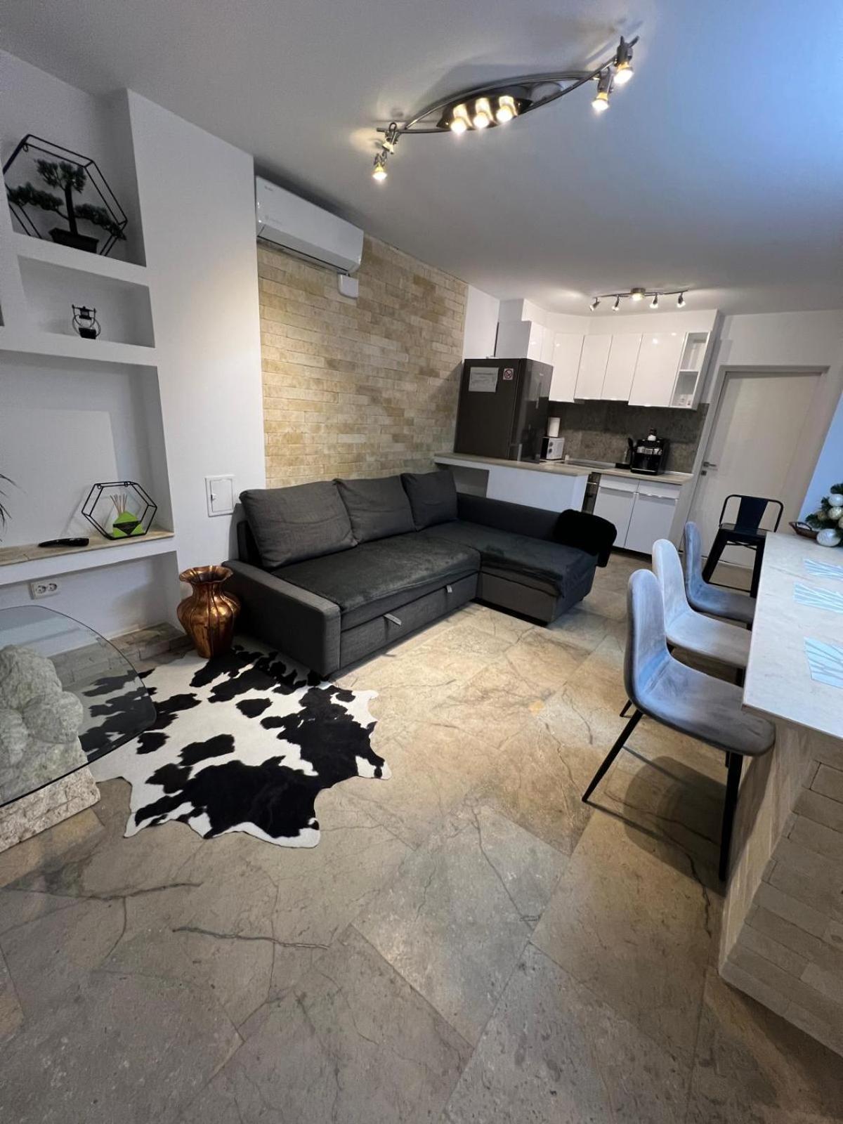 Luxus Cluj Airport Apartments Extérieur photo